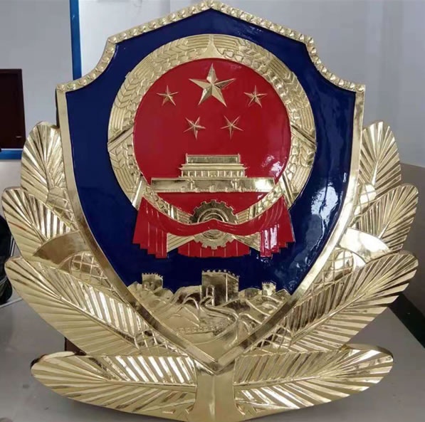 警徽的尺寸与功能关系